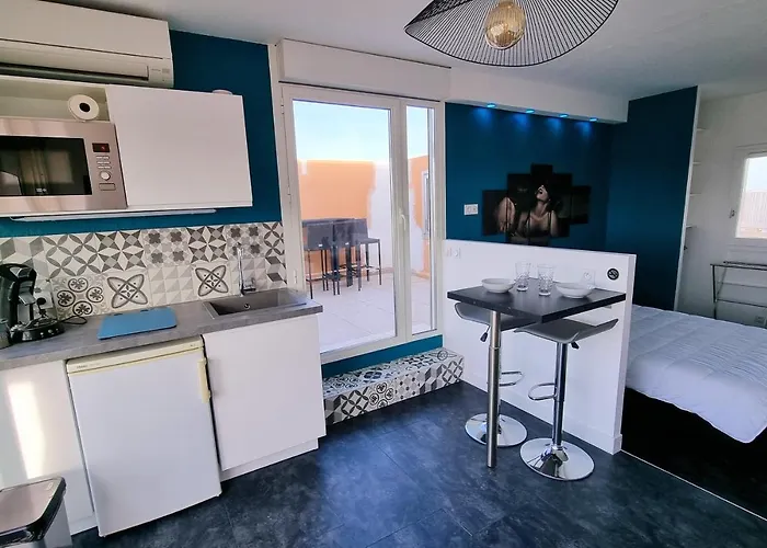 Cyrene Port Nature 5 アパート